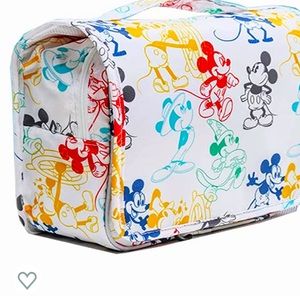 ⭐️New!⭐️Absolutely love this! ♥️ Disney Mickey Mouse Travel Hanging Cosmetic Kit